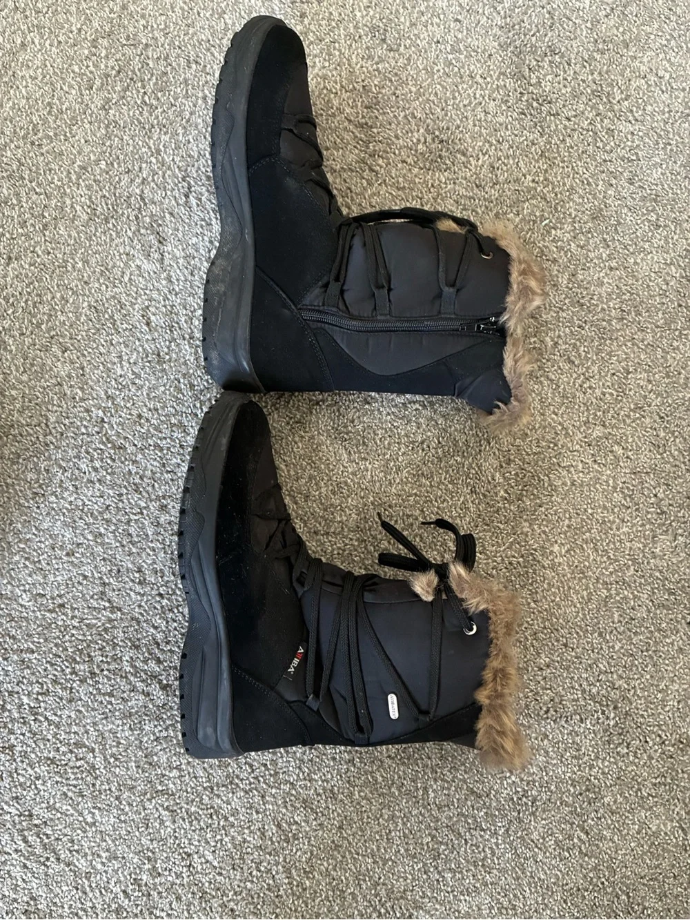 Attiba Italian snow boots with retractable studs for ice
